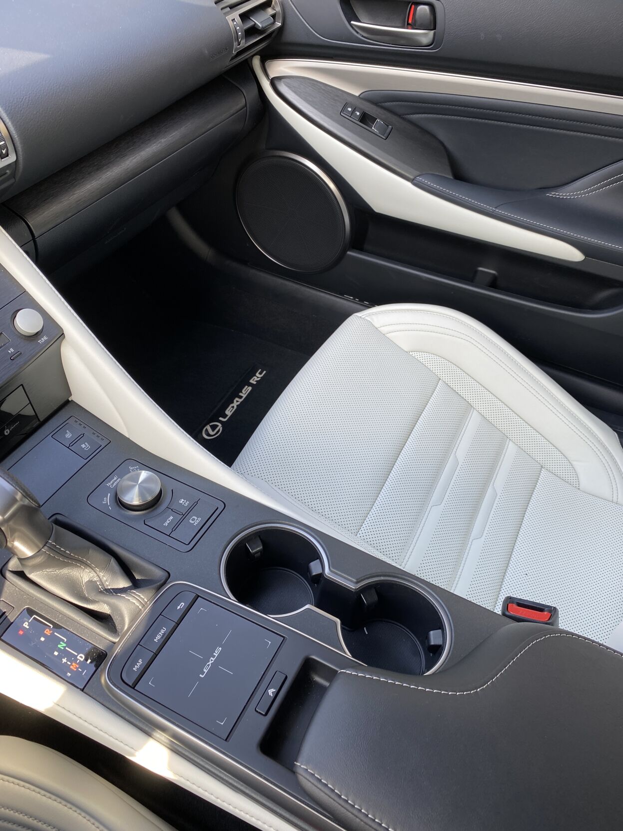 22LexusRC350Interior2.JPG